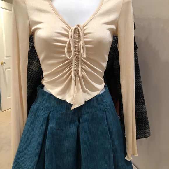 Forever 21 cream color top. NWOT size small - Picture 2 of 4